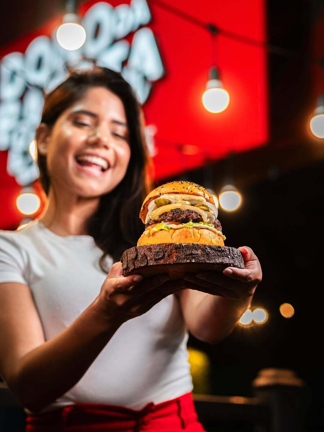 QUINTA é dia de se entregar ao sabor! Escolha seu burger favorito e aproveite cada mordida com q